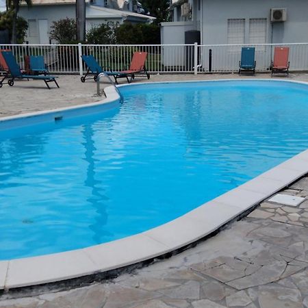 Bungalow Avec Piscine Saint-Francois  Exterior foto